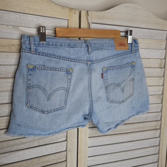 Vintage Levi's Boyfriend Shorts Juniors 9 Light 12 Womens 32 Waist 90s Y2k - Picture 1 of 8